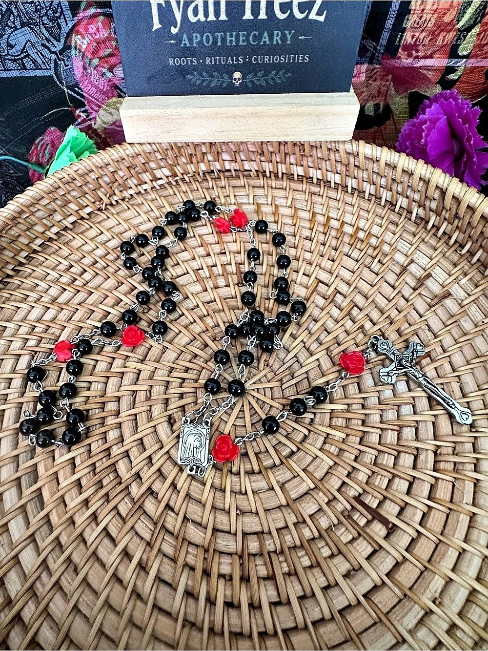 Vampire Rosary – Black Beads & Blood Red Roses - Picture 3 of 7